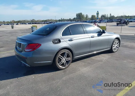 2017 Mercedes-Benz E 300 z USA, uszkodzony, nr VIN WDDZF4JB3HA081178